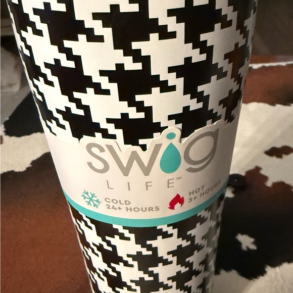Swig Life Houndstooth Insulated Tumbler - Black and White - Picture 1 of 6